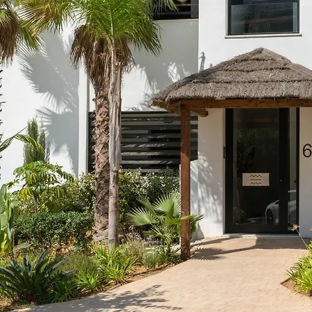 Apart-hotel Hills 4*