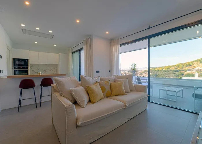 Hills إِستيبونا