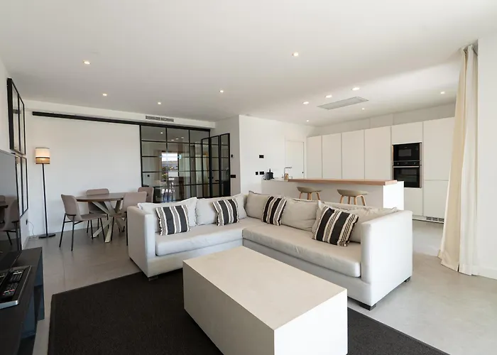 Hills إِستيبونا