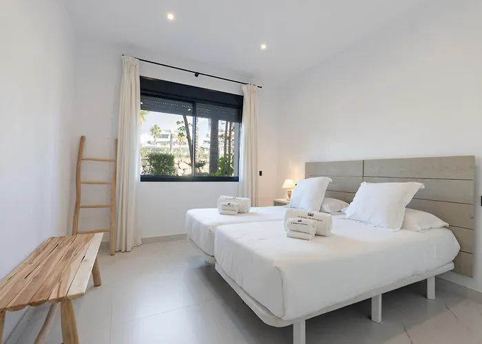 Hills إِستيبونا