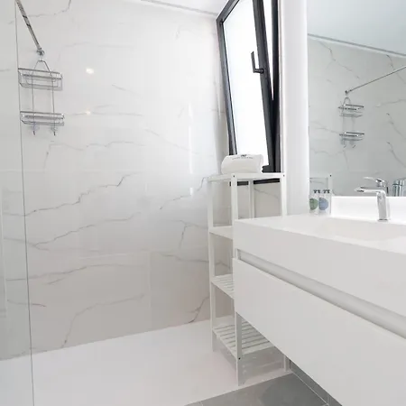 Hills 埃斯特波纳