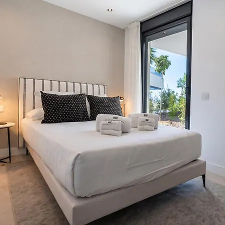 Hills Apartahotel 4*