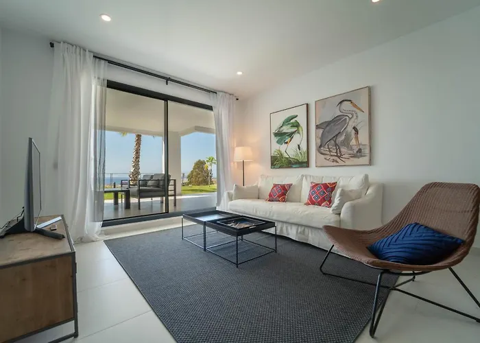 Hills 埃斯特波纳