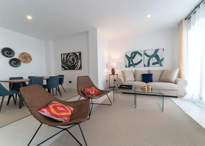 Hills Естепона