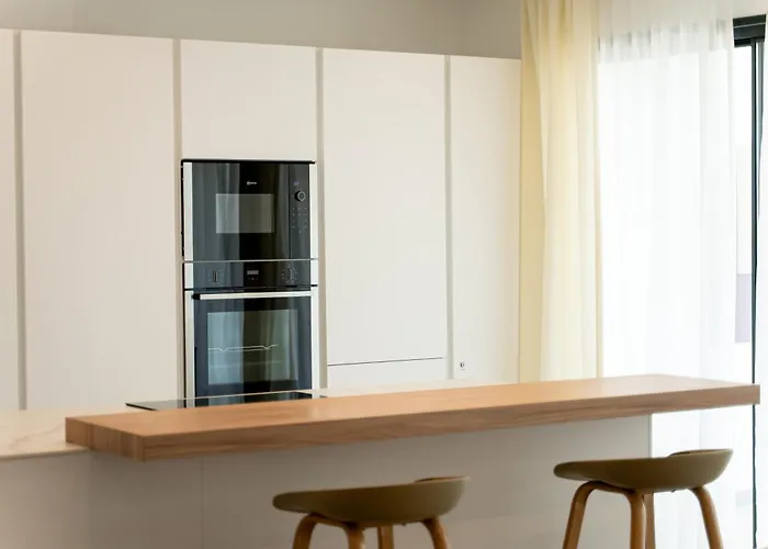 Hills 埃斯特波纳