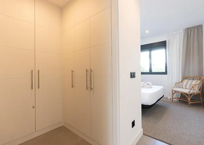 Hills 埃斯特波纳