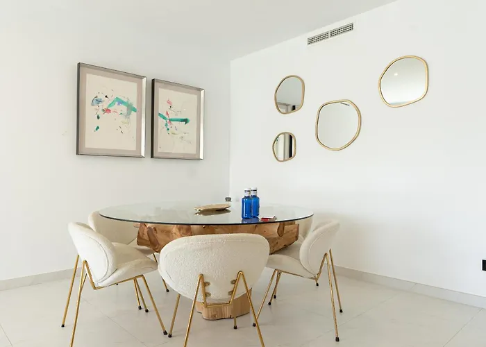 Hills 埃斯特波纳