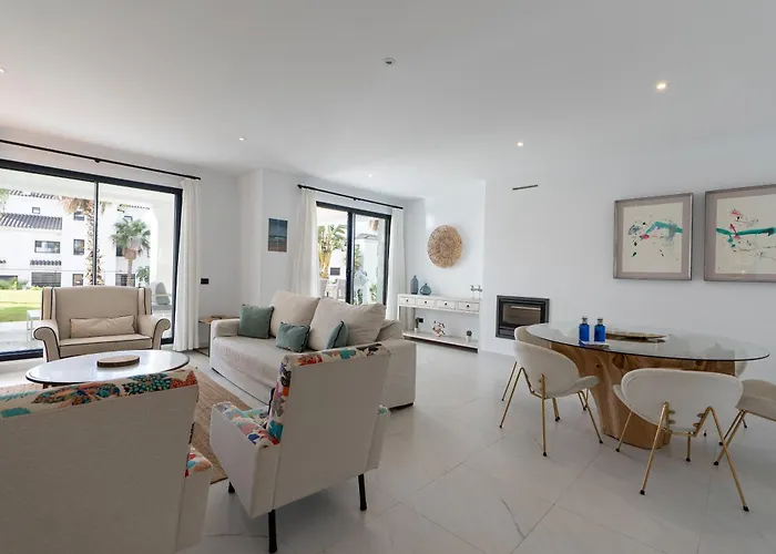 Hills 埃斯特波纳