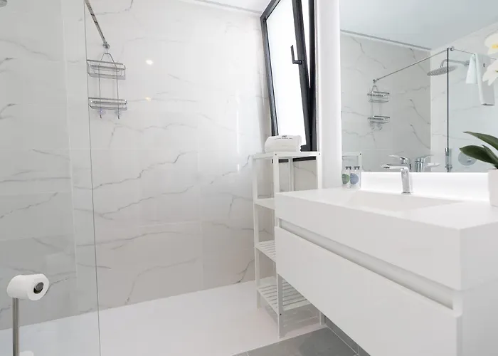 Hills 埃斯特波纳