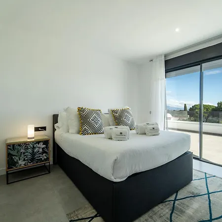 Aparthotel Hills 2*